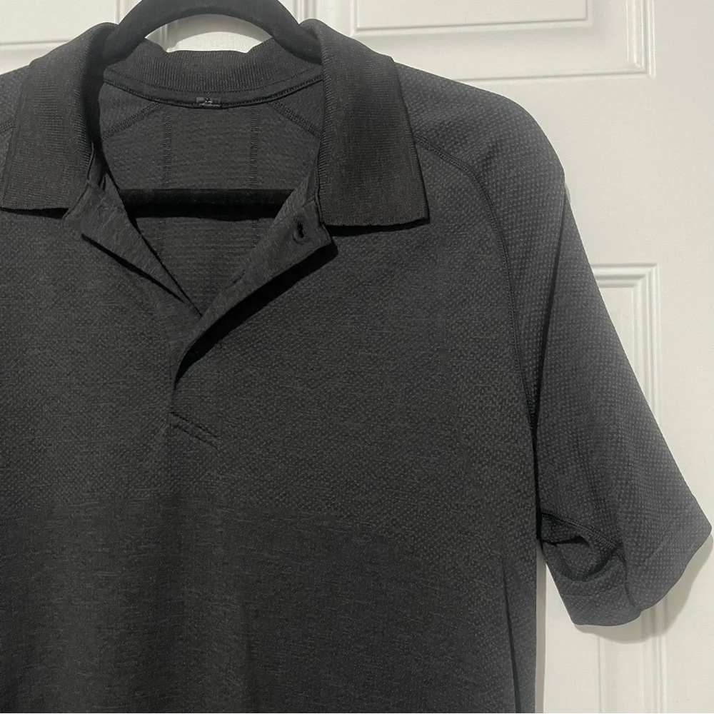 Lululemon Metal Vent Polo Shirt Size‎ M
